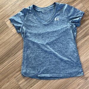 Under Armour HeatGear Loose-Fit V-Neck Short Sleeve Top - Size Medium
